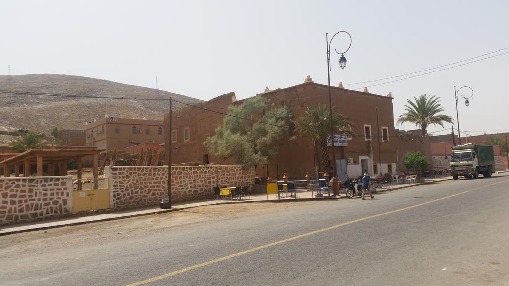 Dar Ilyana Hotel Ait Tiourhza Exterior photo